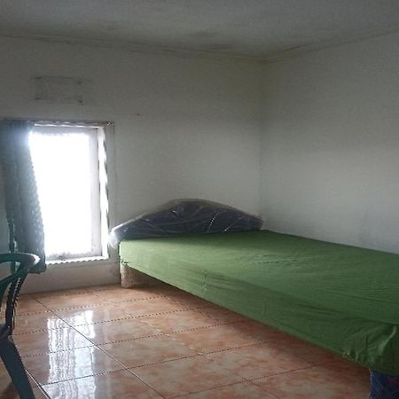 Oyo Life 91339 Pondok Kost Aulia Syariah Garut Extérieur photo